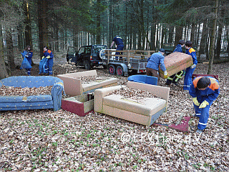 Jugendfeuerwehr Hasselfelde beim Frühjahrsputz im Wald