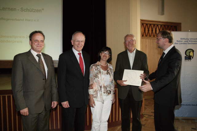 Preisübergabe durch Minister Aeikens an Herrn Dr. Wegener